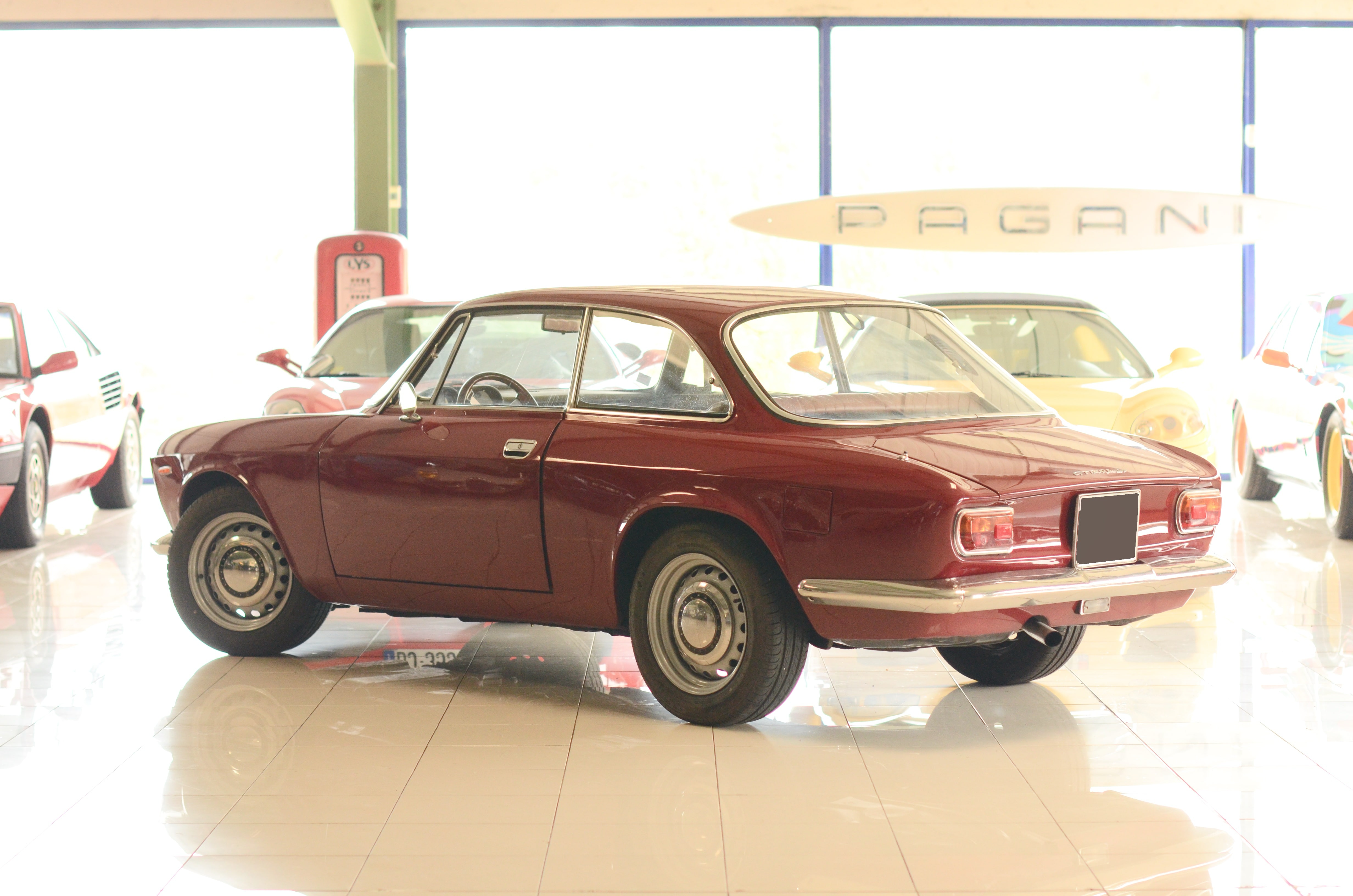 Alfa Romeo GT 1300 Junior "Scalino"