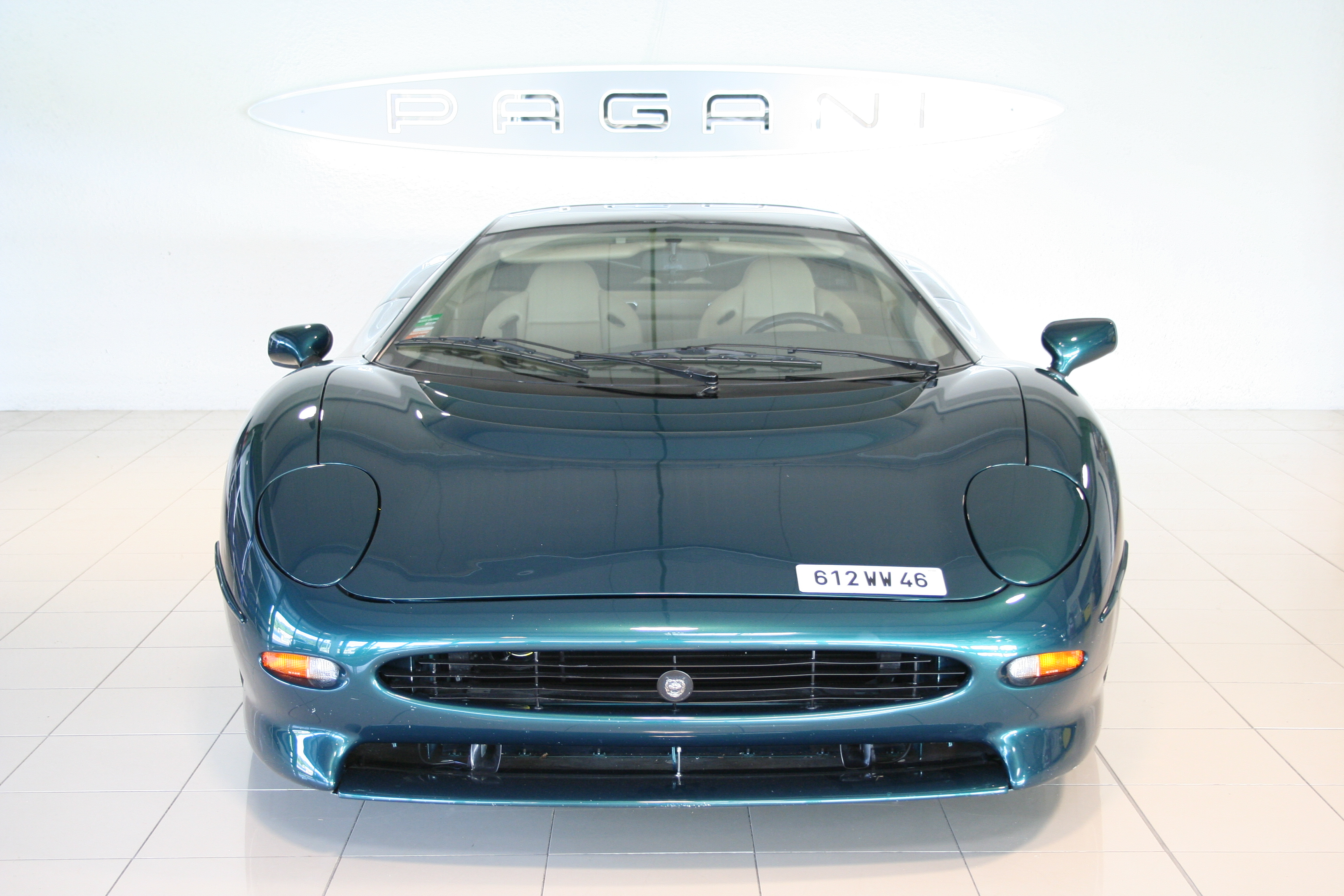 Jaguar XJ 220