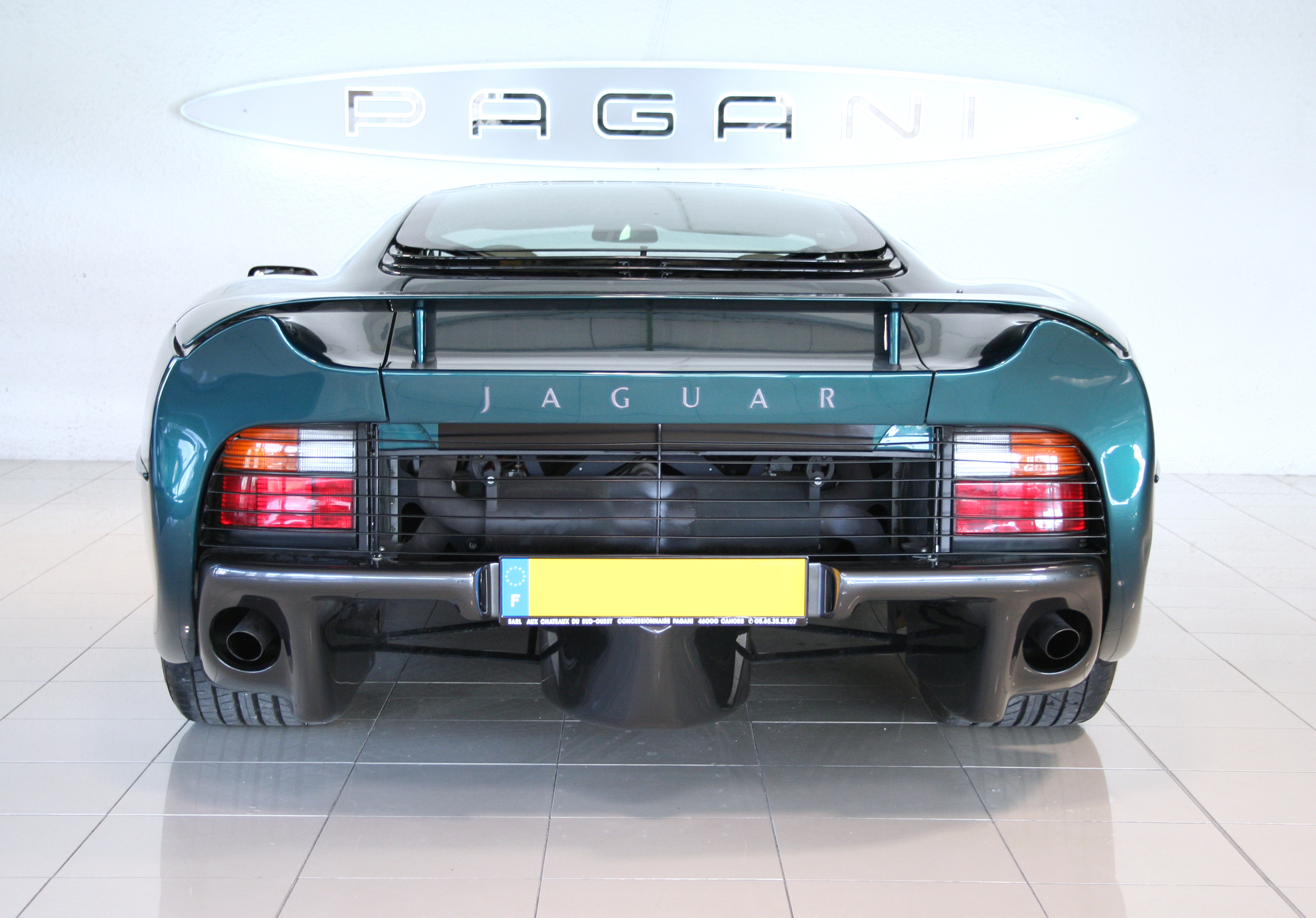 Jaguar XJ 220