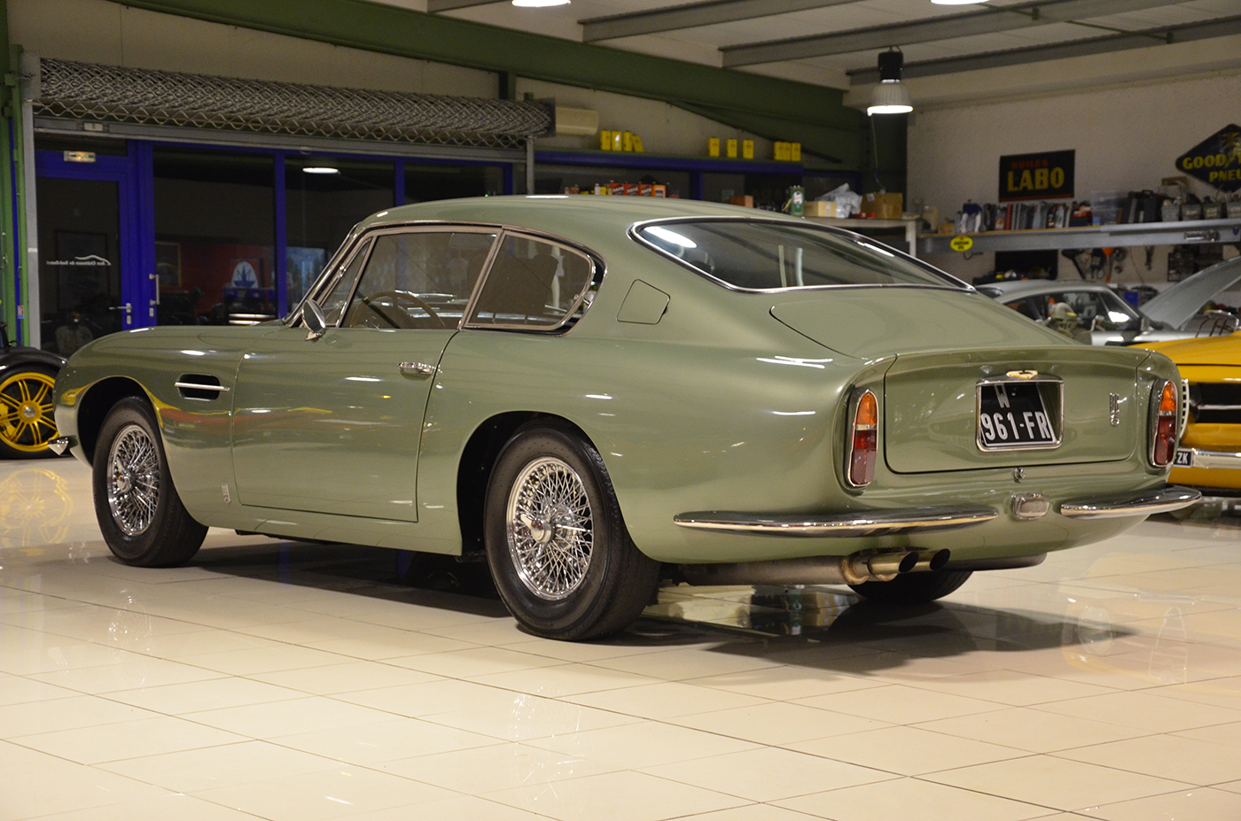 Aston Martin DB6