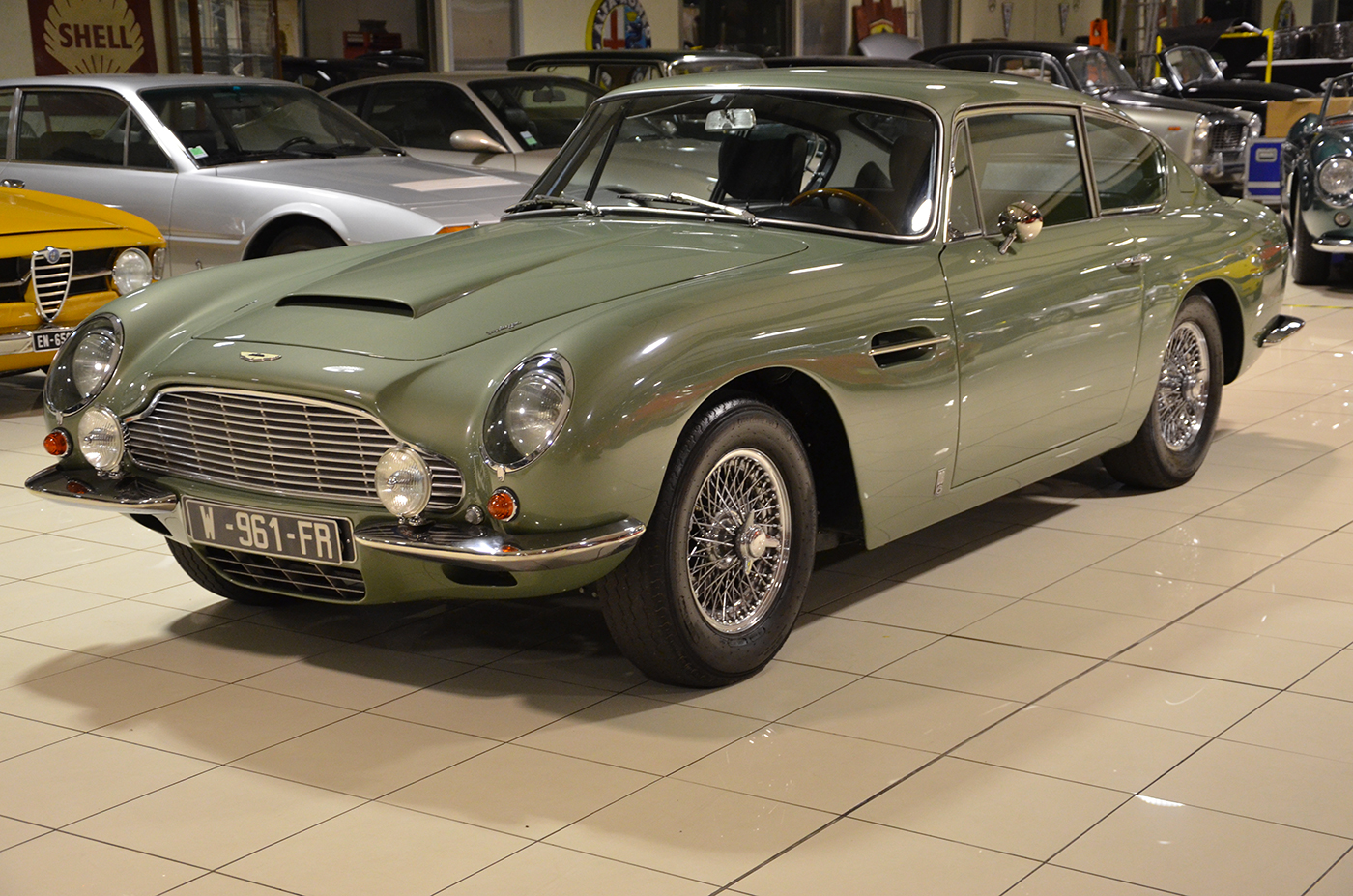 Aston Martin DB6