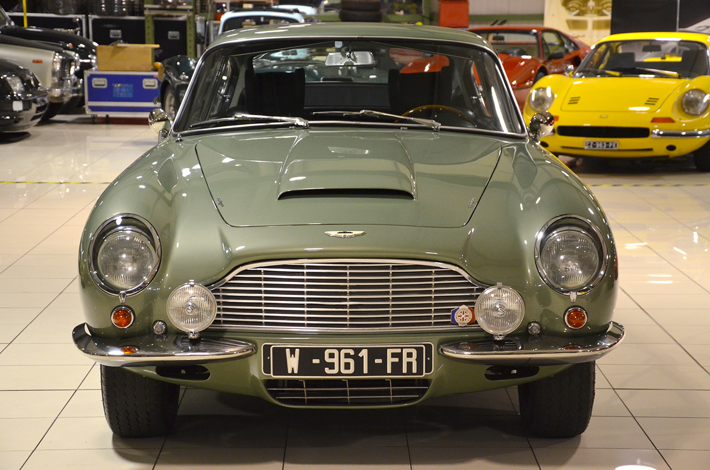 Aston Martin DB6