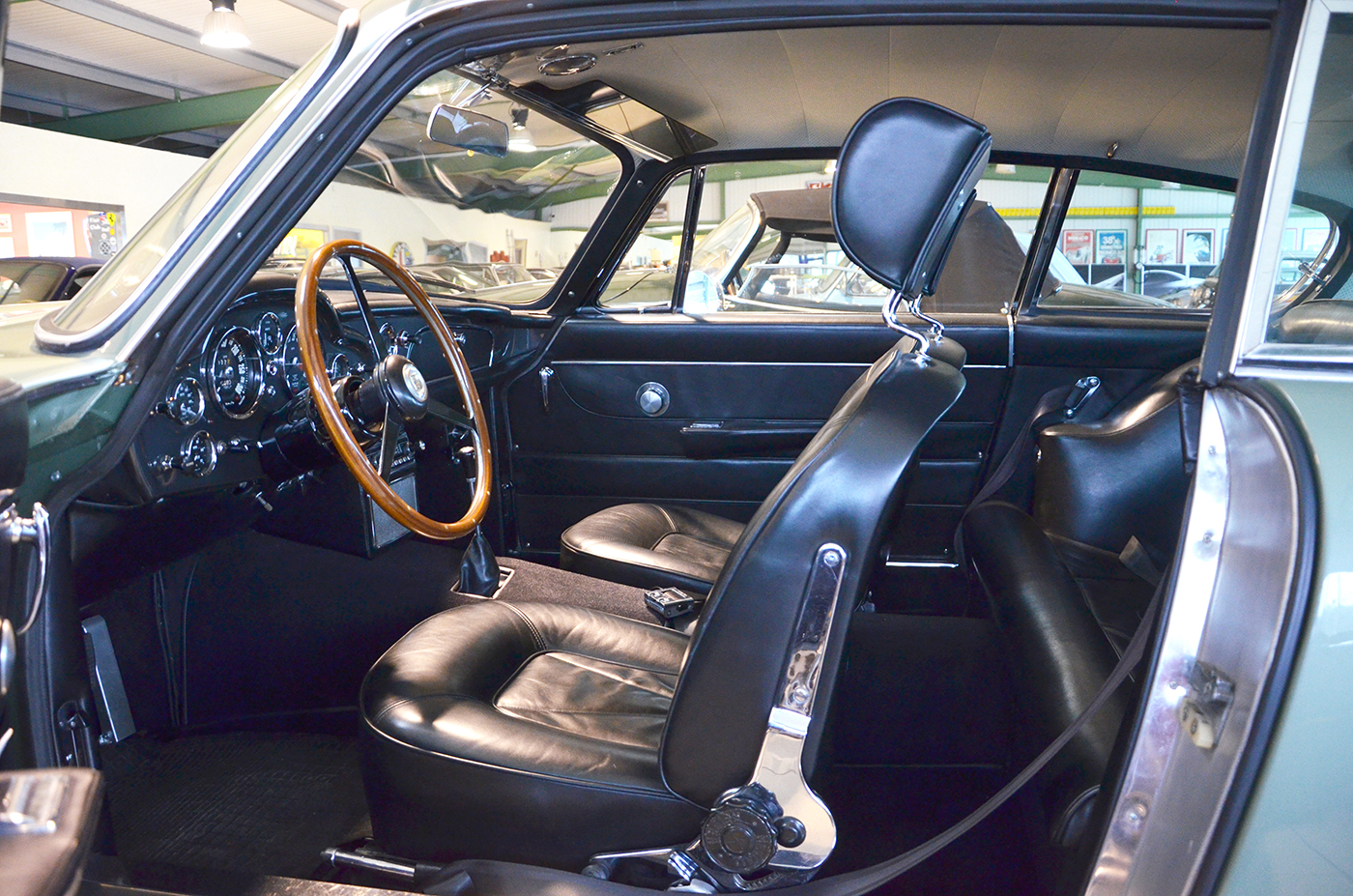 Aston Martin DB6