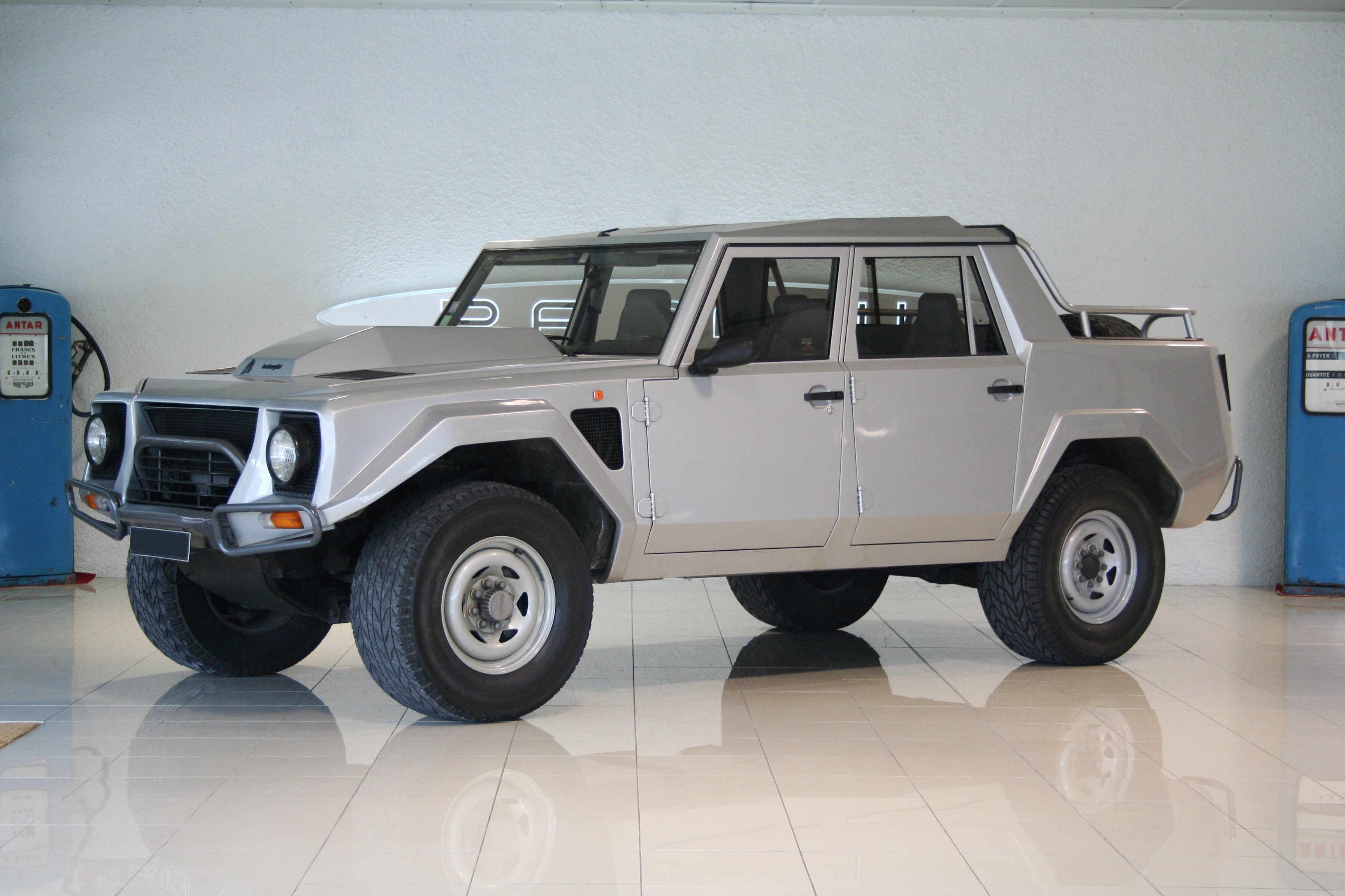 Lamborghini LM002