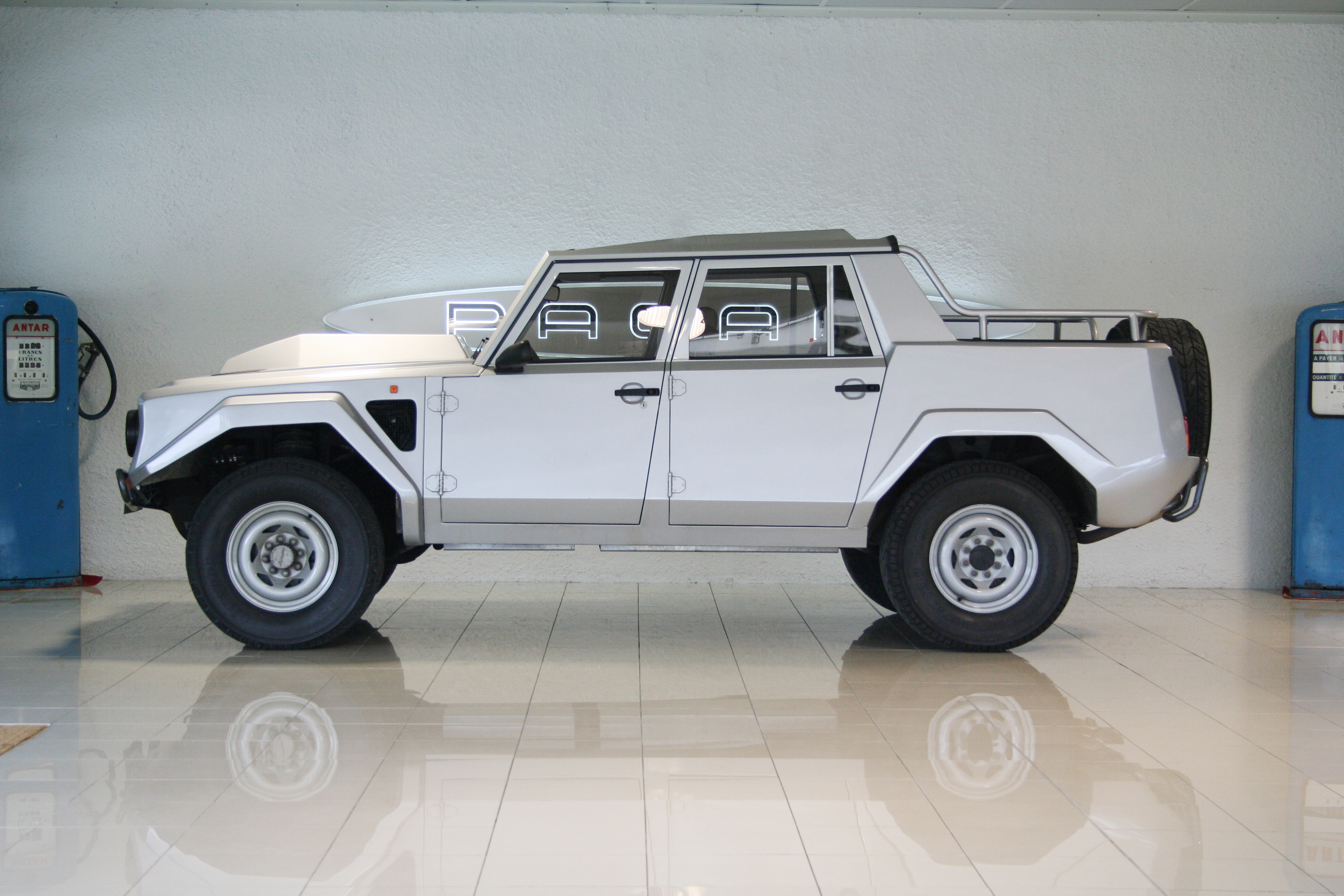Lamborghini LM002