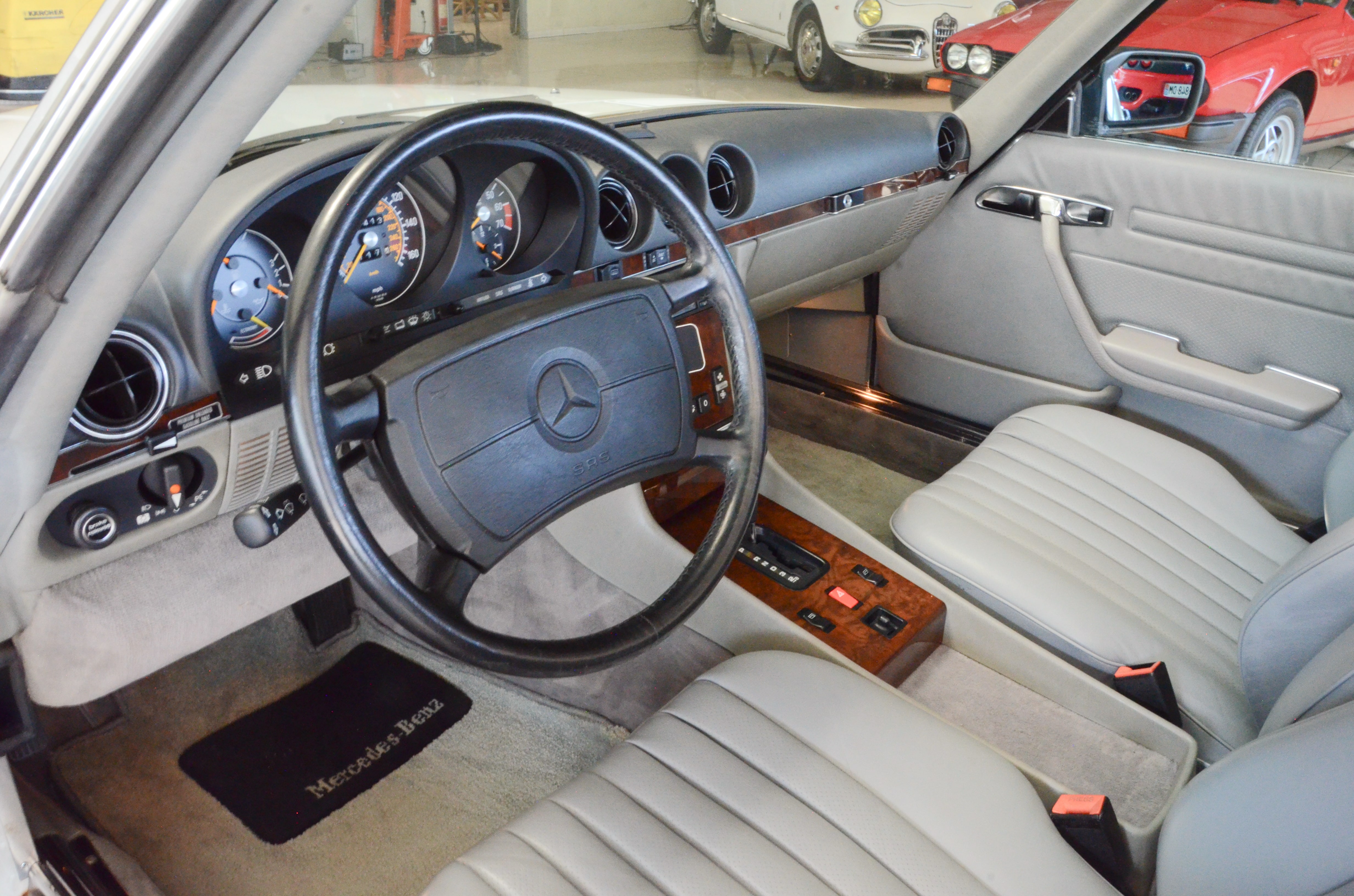 Mercedes 560 SL